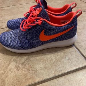 Men’s Nike flyknit Roshe tennis shoes